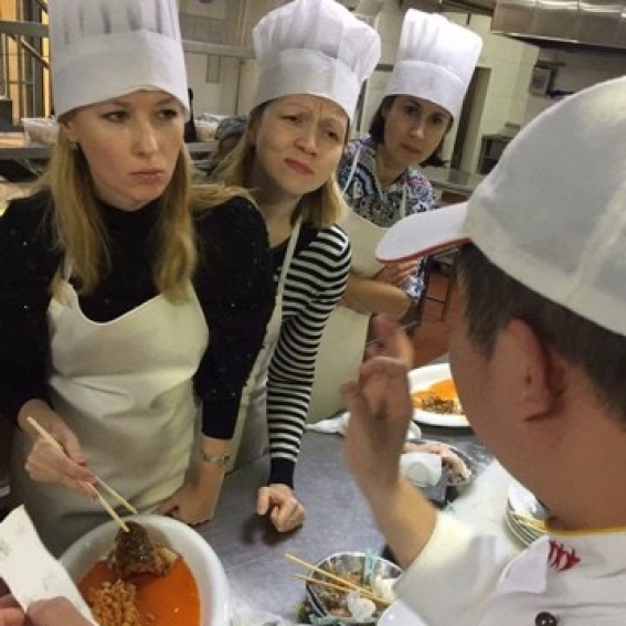 Students interacting with Ci Li Xiang culinary instructors. Photo from Ci Li Xiang Facebook.